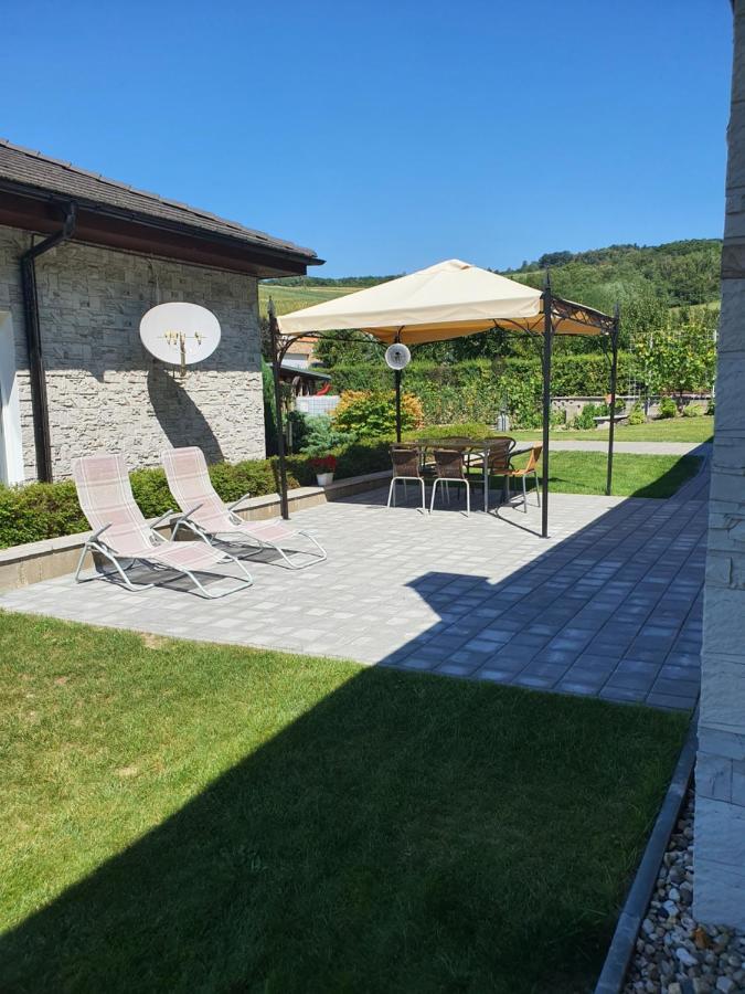 Apartman Kurdejov Hustopeče Exterior foto