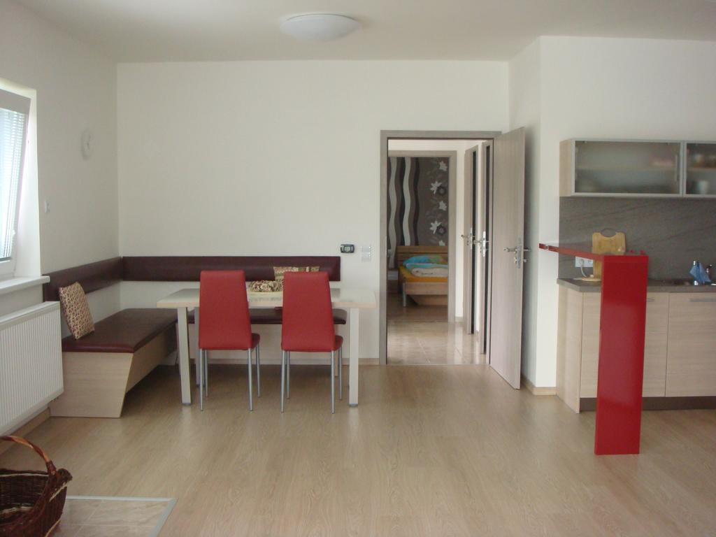Apartman Kurdejov Hustopeče Zimmer foto